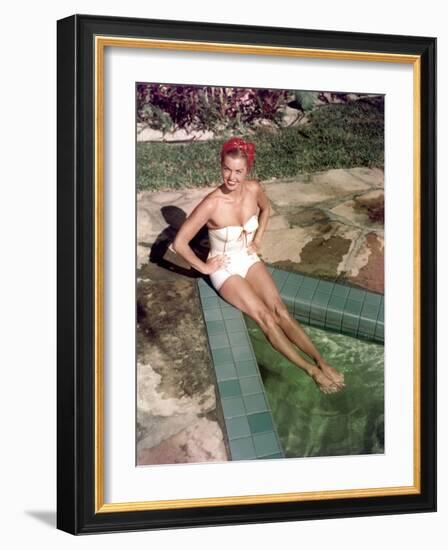 L'actrice Esther Williams, c. 1952 --- Esther Williams, c. 1952 (photo)-null-Framed Photo