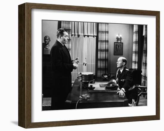 L'affaire Ciceron FIVE FINGERS by JosephMankiewicz with James Mason, 1952 (b/w photo)-null-Framed Photo