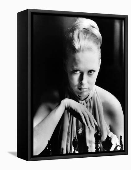 L'Affaire Thomas Crown THE THOMAS CROWN AFFAIR by NormanJewison with Faye Dunaway, 1968 (b/w photo)-null-Framed Stretched Canvas