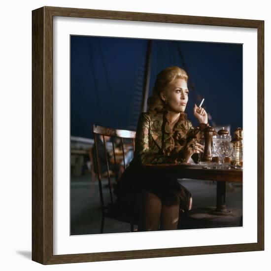 L'Affaire Thomas Crown THE THOMAS CROWN AFFAIR by NormanJewison with Faye Dunaway, 1968 (photo)-null-Framed Photo