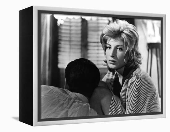 L'AVVENTURA, 1960 directed by MICHELANGELO ANTONIONI Gabriele Ferzetti / Monica Vitti (b/w photo)-null-Framed Stretched Canvas