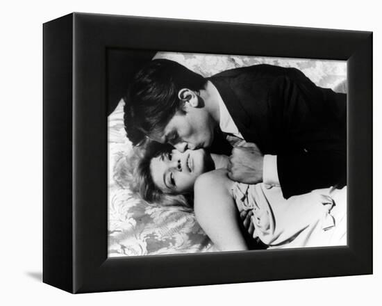 L'eclipse by Michelangelo Antonioni with Alain Delon and Monica Vitti, 1962 (b/w photo)-null-Framed Stretched Canvas