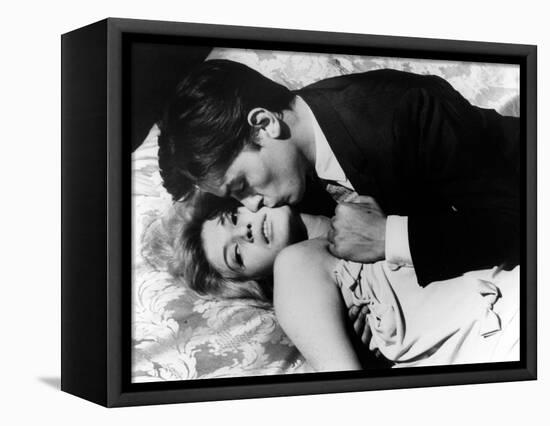 L'eclipse by Michelangelo Antonioni with Alain Delon and Monica Vitti, 1962 (b/w photo)-null-Framed Stretched Canvas