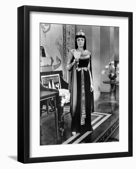 L'egyptien (THE EGYPTIAN) by Michael Curtiz with Gene Tierney, 1954 (b/w photo)-null-Framed Photo