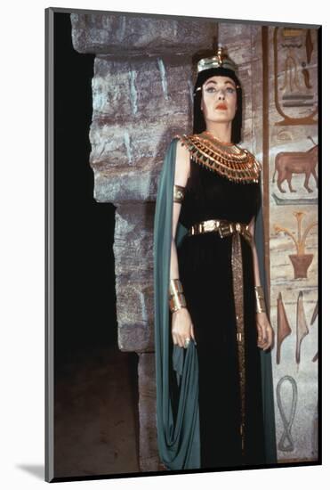 L'egyptien (THE EGYPTIAN) by Michael Curtiz with Gene Tierney, 1954 (photo)-null-Mounted Photo