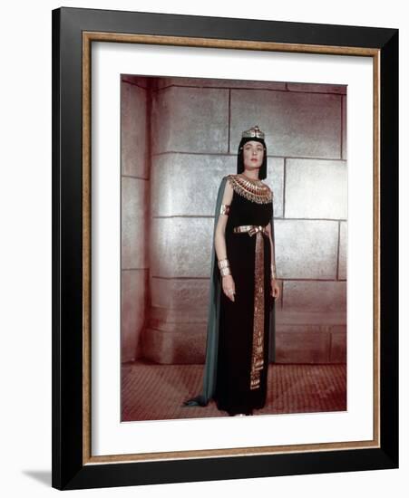 L'egyptien (THE EGYPTIAN) by Michael Curtiz with Gene Tierney, 1954 (photo)-null-Framed Photo