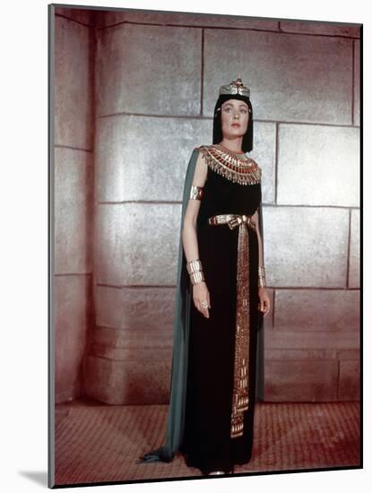 L'egyptien (THE EGYPTIAN) by Michael Curtiz with Gene Tierney, 1954 (photo)-null-Mounted Photo