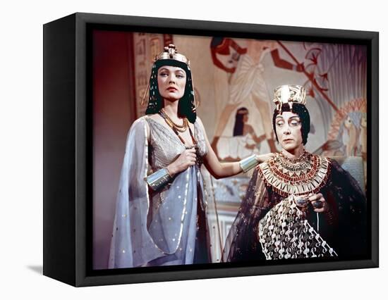 L'egyptien (THE EGYPTIAN) by Michael Curtiz with Gene Tierney and Judith Evelyn, 1954 (photo)-null-Framed Stretched Canvas