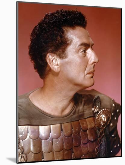 L'egyptien (THE EGYPTIAN) by Michael Curtiz with Victor Mature, 1954 (photo)-null-Mounted Photo