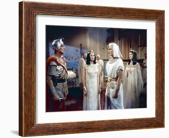 L'egyptien (THE EGYPTIAN) by Michael Curtiz with Victor Mature, Gene Tierney and Michael Wilding, 1-null-Framed Photo