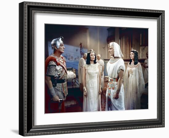 L'egyptien (THE EGYPTIAN) by Michael Curtiz with Victor Mature, Gene Tierney and Michael Wilding, 1-null-Framed Photo