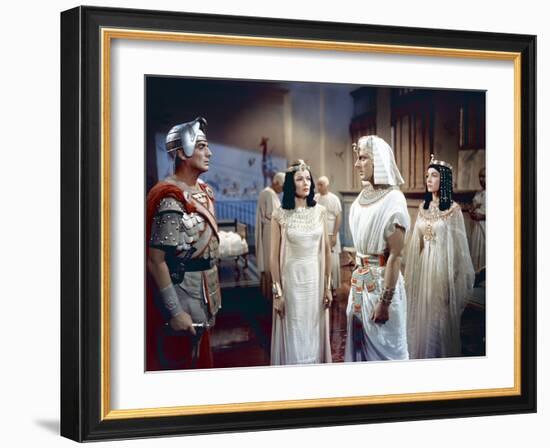 L'egyptien (THE EGYPTIAN) by Michael Curtiz with Victor Mature, Gene Tierney and Michael Wilding, 1-null-Framed Photo