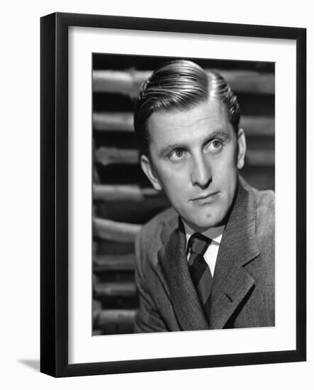 L'Emprise du crime (The Strange Love of Martha Ivers) by Lewis Milestone with Kirk Douglas, 1946 (b-null-Framed Photo