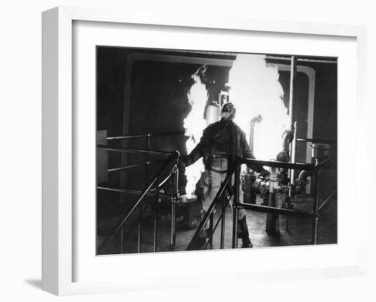 L'enfer est a lui, WHITE HEAT by RAOULWALSH with James Cagney, 1949 (b/w photo)-null-Framed Photo