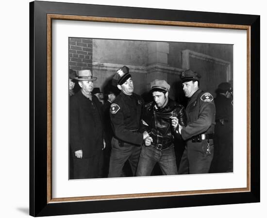 L'Equipee Sauvage THE WILD ONE by Laszlo Benedek with Marlon Brando, 1953 (b/w photo)-null-Framed Photo