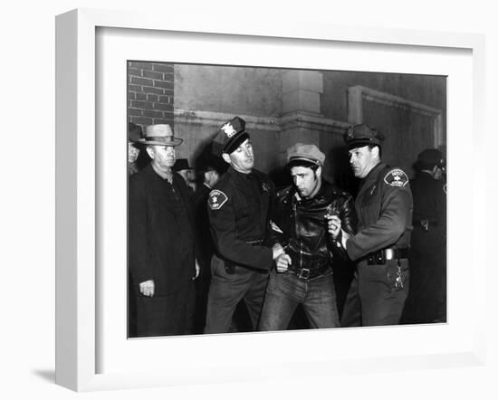 L'Equipee Sauvage THE WILD ONE by Laszlo Benedek with Marlon Brando, 1953 (b/w photo)-null-Framed Photo
