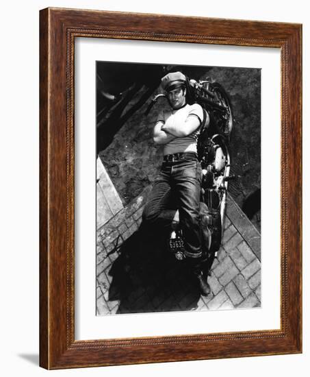 L'Equipee Sauvage THE WILD ONE by Laszlo Benedek with Marlon Brando, 1953 (b/w photo)-null-Framed Photo