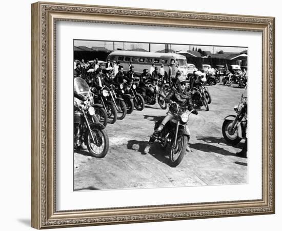 L'Equipee Sauvage THE WILD ONE by Laszlo Benedek with Marlon Brando, 1953 (b/w photo)-null-Framed Photo