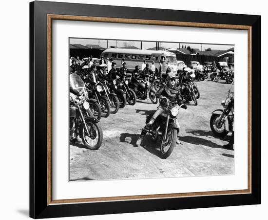 L'Equipee Sauvage THE WILD ONE by Laszlo Benedek with Marlon Brando, 1953 (b/w photo)-null-Framed Photo