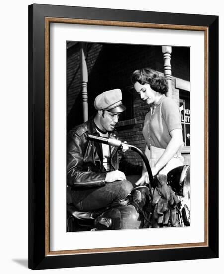 L'Equipee Sauvage THE WILD ONE by Laszlo Benedek with Marlon Brando and Mary Murphy, 1953 (b/w phot-null-Framed Photo