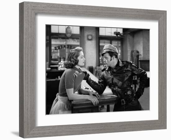 L'Equipee Sauvage THE WILD ONE by Laszlo Benedek with Marlon Brando and Mary Murphy, 1953 (b/w phot-null-Framed Photo