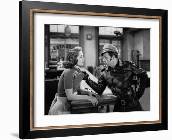 L'Equipee Sauvage THE WILD ONE by Laszlo Benedek with Marlon Brando and Mary Murphy, 1953 (b/w phot-null-Framed Photo