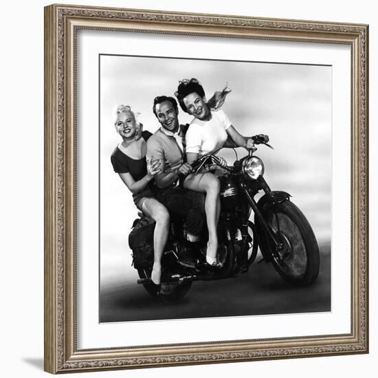 L'Equipee Sauvage THE WILD ONE by Laszlo Benedek with Marlon Brando and Mary Murphy, 1953 (b/w phot-null-Framed Photo