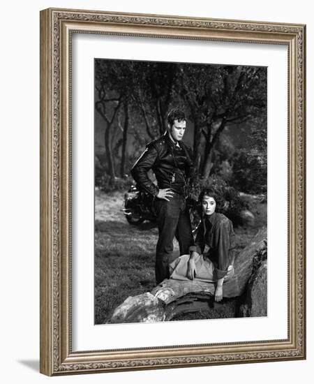 L'Equipee Sauvage THE WILD ONE by Laszlo Benedek with Marlon Brando and Mary Murphy, 1953 (b/w phot-null-Framed Photo