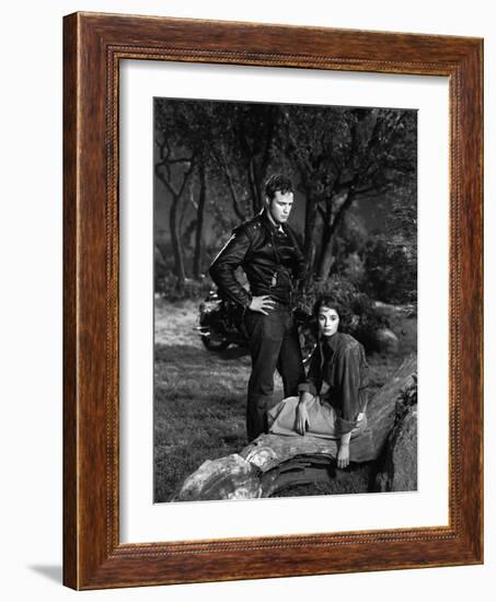 L'Equipee Sauvage THE WILD ONE by Laszlo Benedek with Marlon Brando and Mary Murphy, 1953 (b/w phot-null-Framed Photo