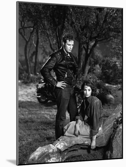 L'Equipee Sauvage THE WILD ONE by Laszlo Benedek with Marlon Brando and Mary Murphy, 1953 (b/w phot-null-Mounted Photo