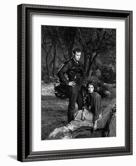 L'Equipee Sauvage THE WILD ONE by Laszlo Benedek with Marlon Brando and Mary Murphy, 1953 (b/w phot-null-Framed Photo