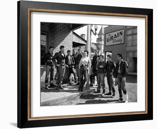 L'Equipee Sauvage THE WILD ONE by Laszlo Benedek with Marlon Brando and Yvonne Doughty, 1953 (b/w p-null-Framed Photo