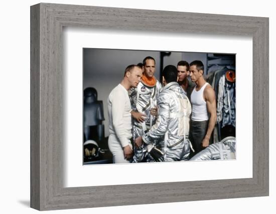 L'Etoffe des heros (The Right Stuff) by PhilipKaufman with by gauche a droite Ed Harris, Charles Fr-null-Framed Photo