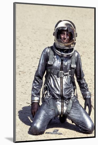 L'Etoffe des heros (The Right Stuff) by PhilipKaufman with Sam Shepard, 1983 (photo)-null-Mounted Photo