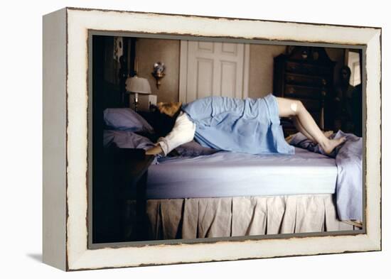 L' exorciste THE EXORCIST by William Friedkin with Linda Blair, 1973 (photo)-null-Framed Stretched Canvas