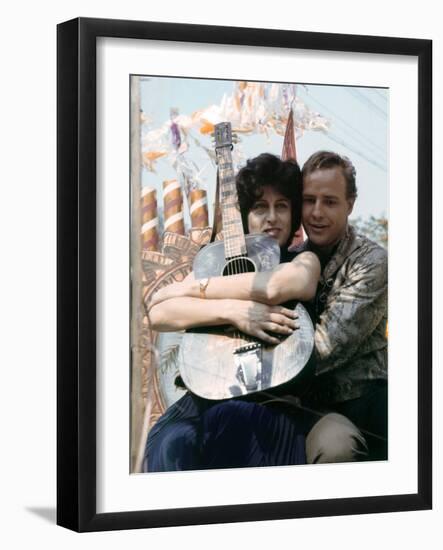 L' homme a la peau by serpent The Fugitive Kind by Sidney Lumet with Anna Magnani and Marlon Brando-null-Framed Photo