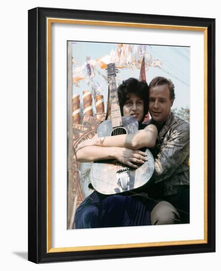 L' homme a la peau by serpent The Fugitive Kind by Sidney Lumet with Anna Magnani and Marlon Brando-null-Framed Photo