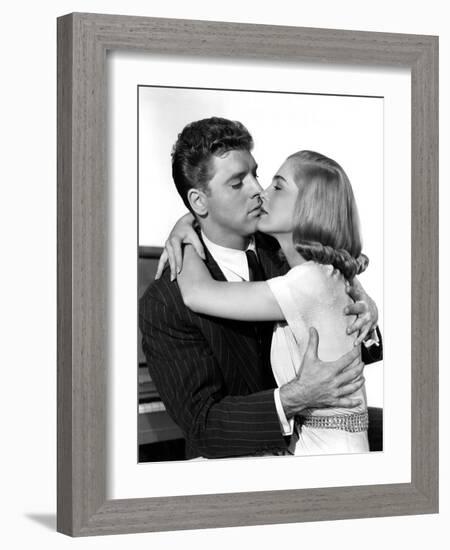 L'Homme aux abois (I Walk Alone) by Byron Haskin with Burt Lancaster and Lizabeth Scott, 1948 (b/w -null-Framed Photo