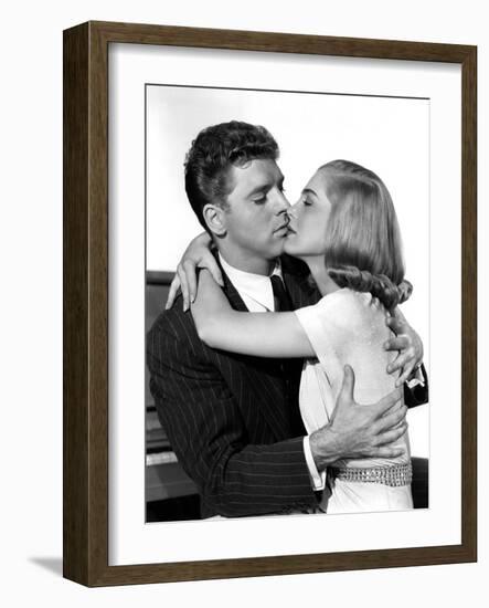 L'Homme aux abois (I Walk Alone) by Byron Haskin with Burt Lancaster and Lizabeth Scott, 1948 (b/w -null-Framed Photo