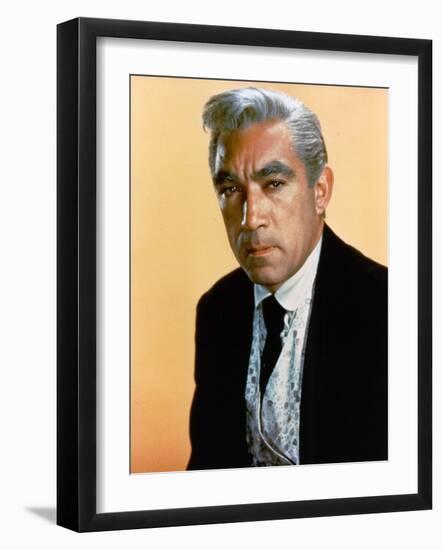 L'Homme aux colts d'or WARLOCK by EdwardDmytryk with Anthony Quinn, 1959 (photo)-null-Framed Photo