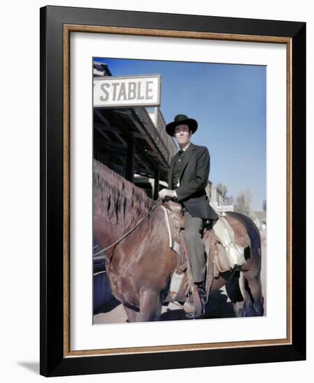 L'Homme aux colts d'or WARLOCK by EdwardDmytryk with Henry Fonda, 1959 (photo)-null-Framed Photo