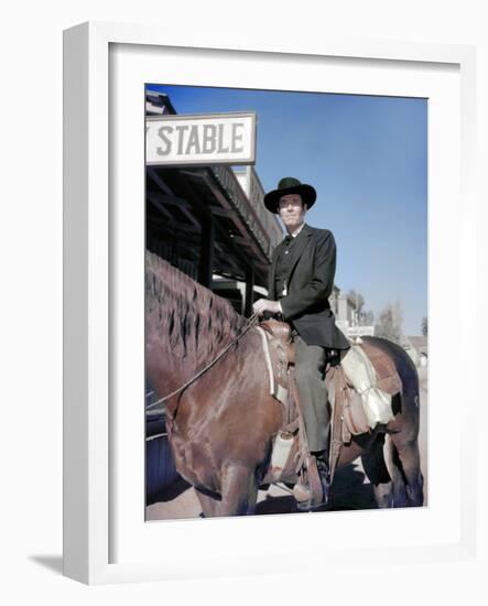 L'Homme aux colts d'or WARLOCK by EdwardDmytryk with Henry Fonda, 1959 (photo)-null-Framed Photo