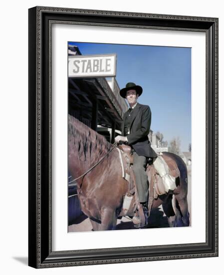 L'Homme aux colts d'or WARLOCK by EdwardDmytryk with Henry Fonda, 1959 (photo)-null-Framed Photo