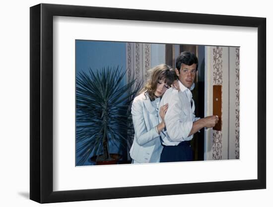 L'homme by Rio by PhilippedeBroca with Francoise Dorleac and Jean-Paul Belmondo, 1964 (photo)-null-Framed Photo