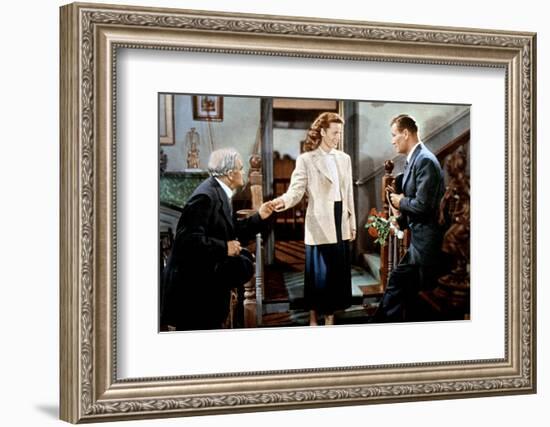 L' Homme Tranquille THE QUIET MAN by JohnFord with Barry Fitzgerald, John Wayne and Maureen O'Hara,-null-Framed Photo