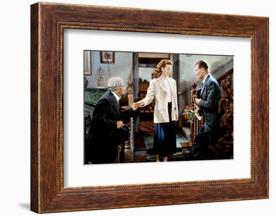 L' Homme Tranquille THE QUIET MAN by JohnFord with Barry Fitzgerald, John Wayne and Maureen O'Hara,-null-Framed Photo