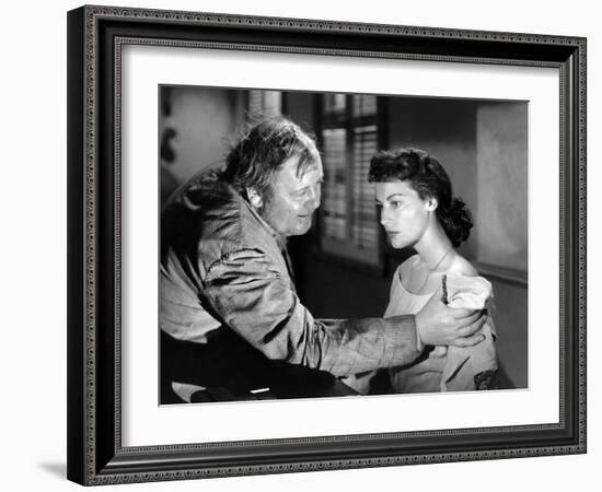 L'ile au complot THE BRIBE by RobertLeonard with Charles Laughton and Ava Gardner, 1949 (b/w photo)-null-Framed Photo