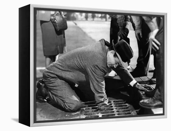 L'Inconnu du Nord-Express STRANGERS ON A TRAIN by AlfredHitchcock with Robert Walker, 1951 (b/w pho-null-Framed Stretched Canvas