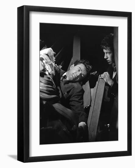 L'Inconnu du Nord-Express STRANGERS ON A TRAIN by AlfredHitchcock with Robert Walker and Farley Gra-null-Framed Photo