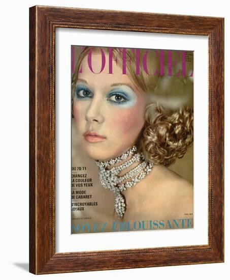 L'Officiel, 1970 - un Collier de Van Cleef et Arpels Style Reine Alexandra-Roland Bianchini-Framed Art Print